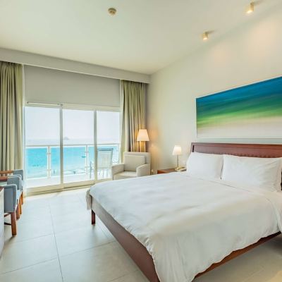 Superior Room with Balcony and Sea View