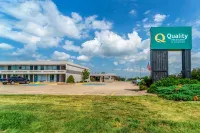Quality Inn & Suites Vandalia Near I-70 and Hwy 51 Hotels in 
