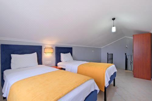 带阳台的三卧室公寓