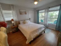 Romantic getaway, lakeview 5 min from the Downtown!