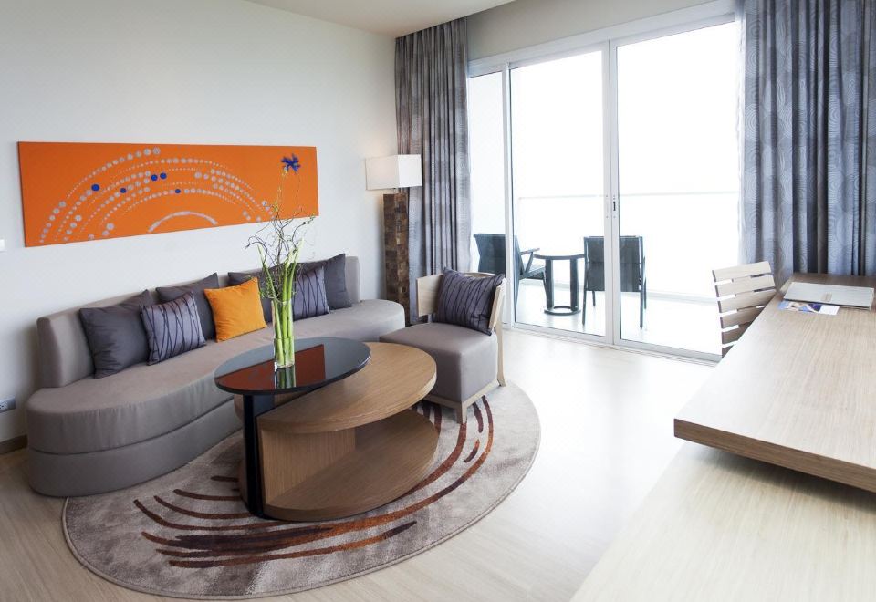 Mövenpick Siam Hotel Na Jomtien PattayaFamily Suite Sea View