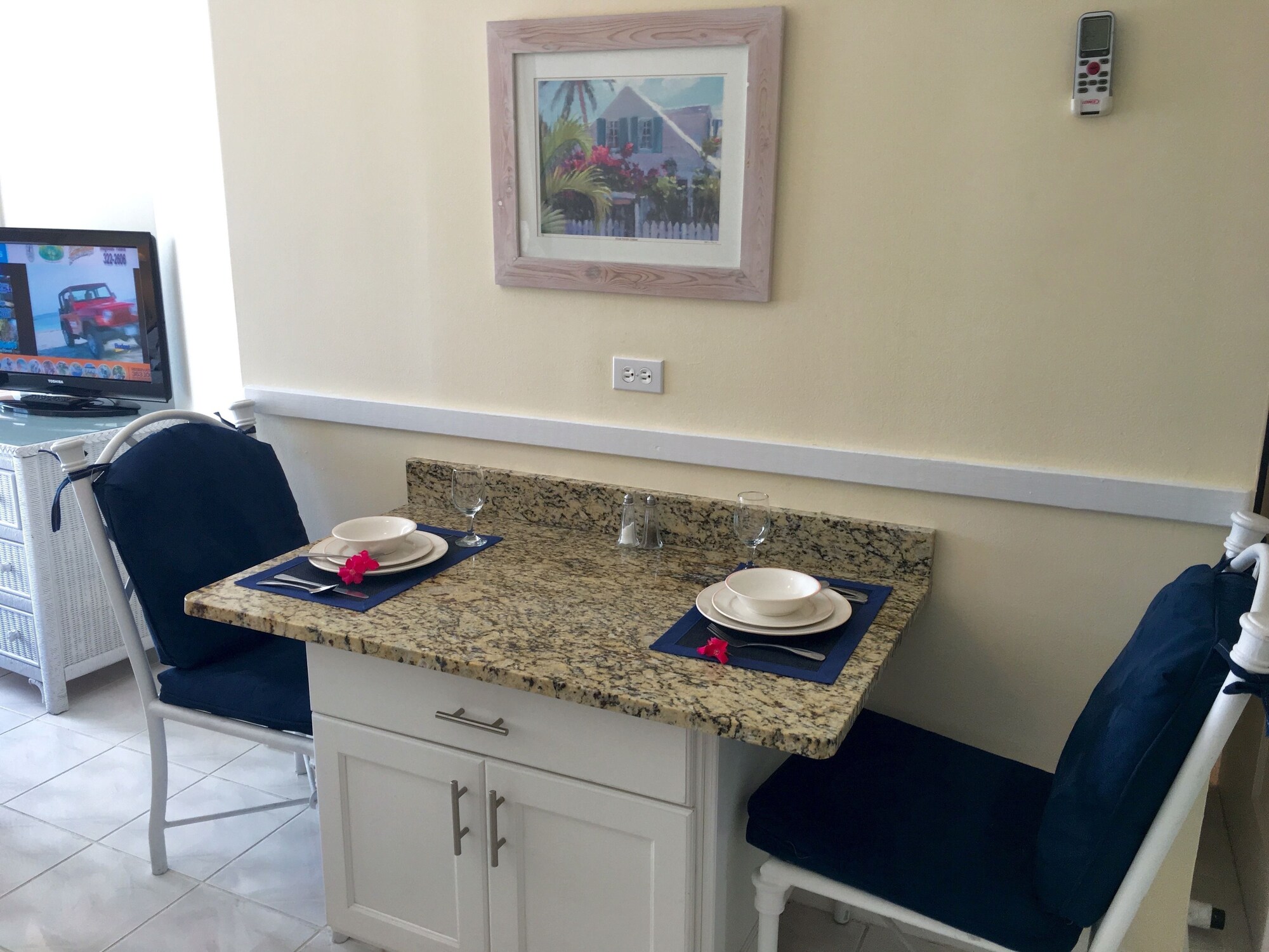 单间，1张大床，带小厨房（单间套房，1张大床，带小厨房）