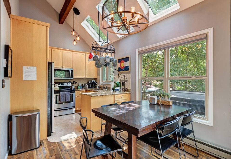 奢华热水浴缸和宽敞生活区-迷人维多利亚休闲屋