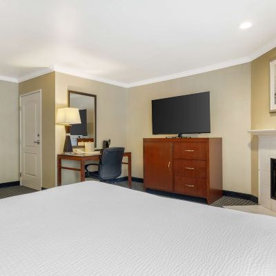 1 Queen Bed, Non-Smoking, High Speed Internet Access, Coffee Maker, Hairdryer, Iron and Ironing Board Best Western Plus Marina Shores Hotel Promo Code