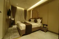 Yuvraj Le: Royale