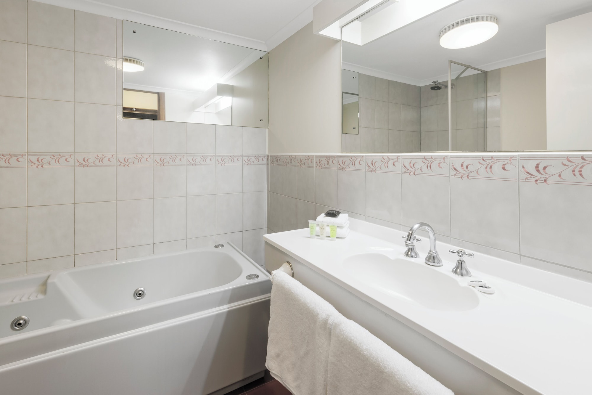 标准房， 2 张大床， 独立浴室