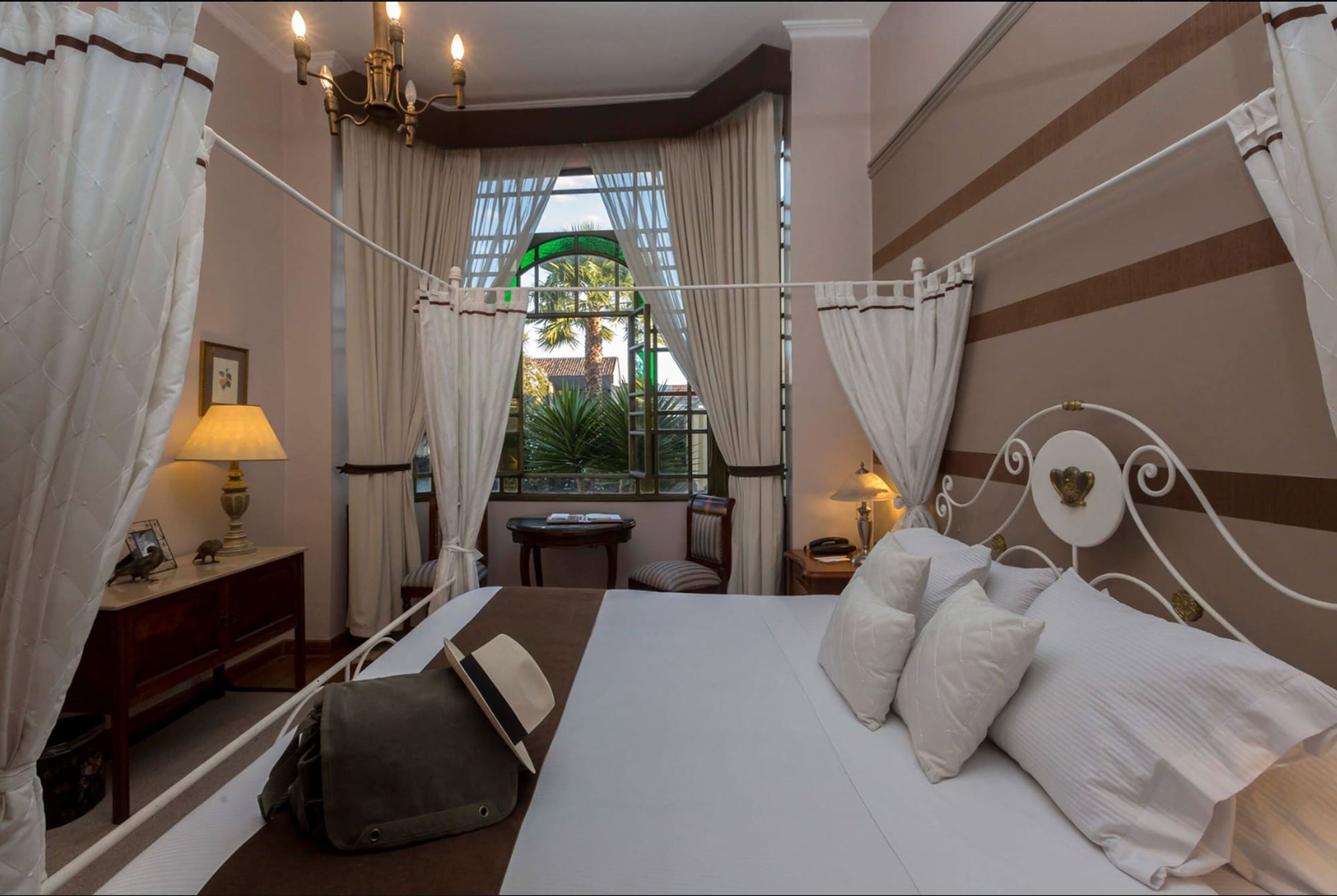 传统套房， 1 张特大床