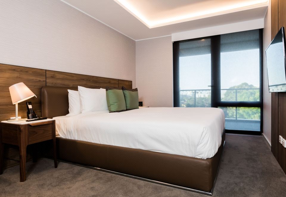 Lyndhurst Deluxe Two Bedrooms Suite (Family Room)