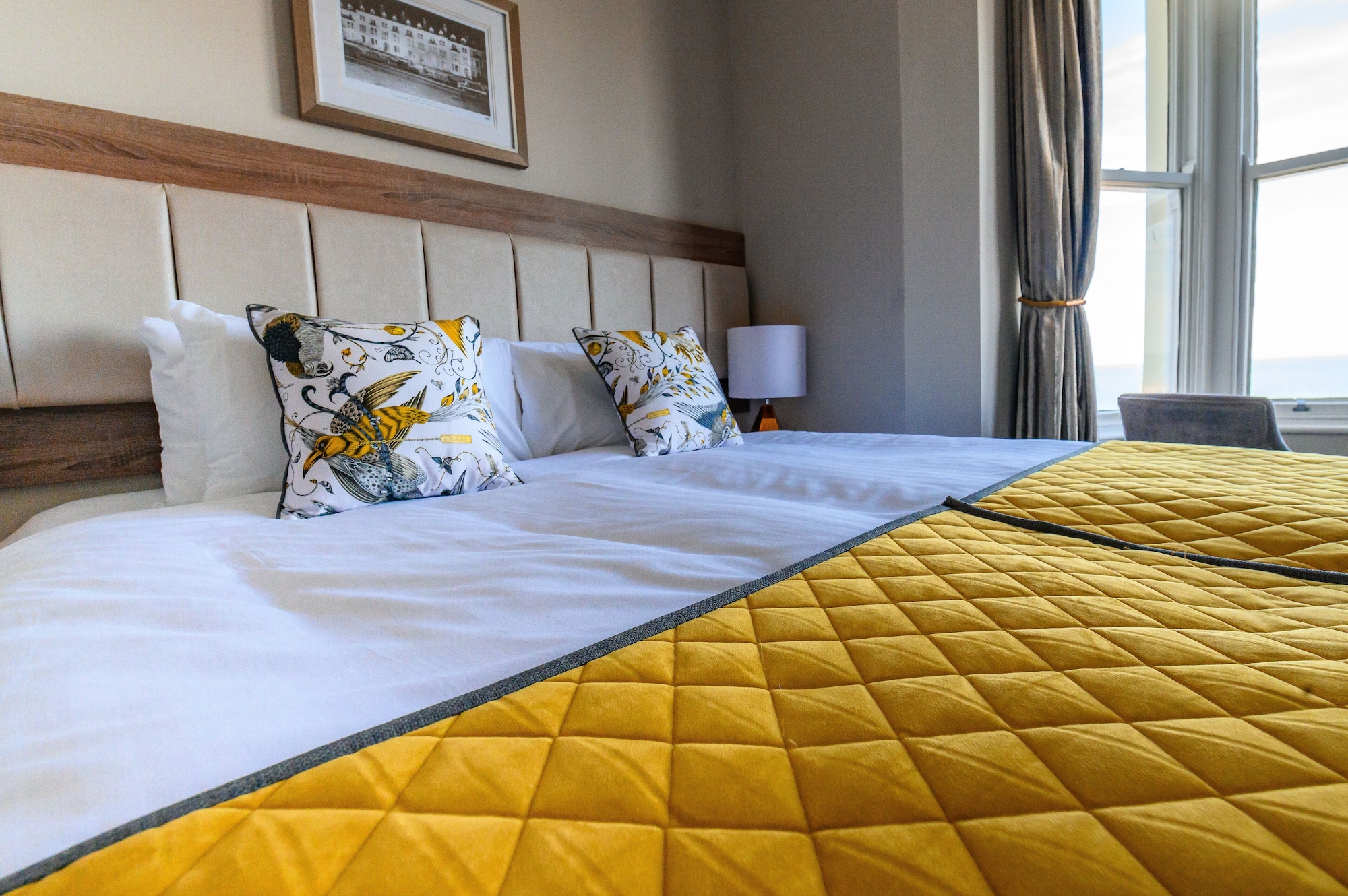 豪华双人或双床房，1张特大床，海景，面向海