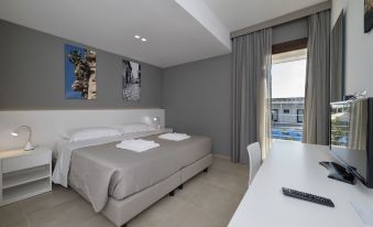 Southeast Hotel - Housity