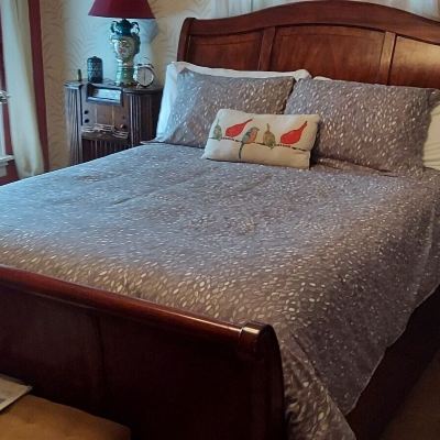 Deluxe Queen Room With Bathtub The Inn at Ludington Promo Code