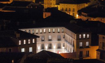 Hotel Cienbalcones - Housity