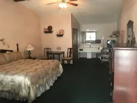 Longhouse Lodge Motel
