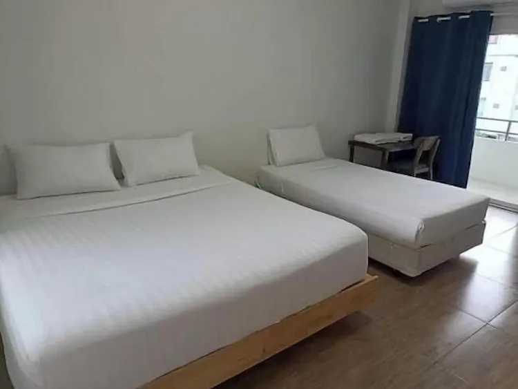 ห้องพักสำหรับสามท่านพร้อมระเบียง