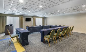 Holiday Inn Express & Suites Mount Arlington-Rockaway Area