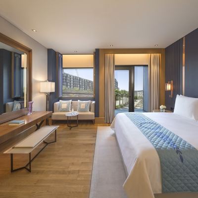 Deluxe Beach Club King Room