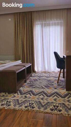 带山景的双人间