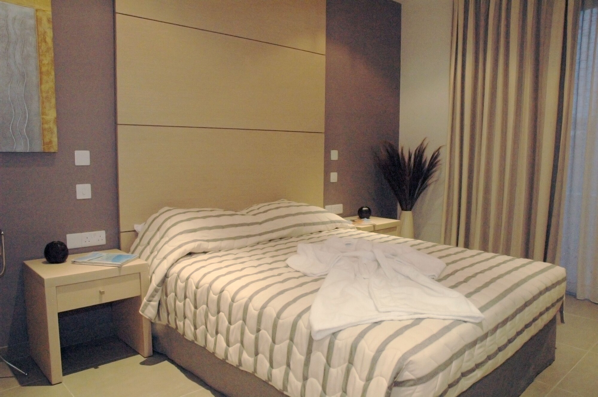 高级双卧室套房带阳台