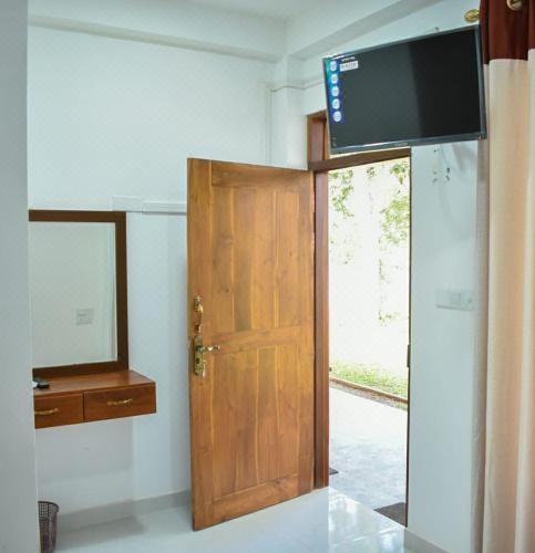 带湖景的双人间