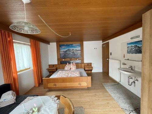 带阳台和露台的双卧室公寓