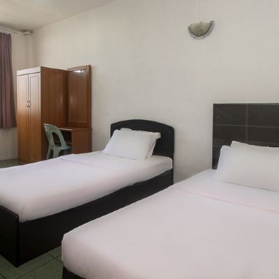 Bilik Kembar Standard Kupon SPOT ON 89706 To-day Hotel