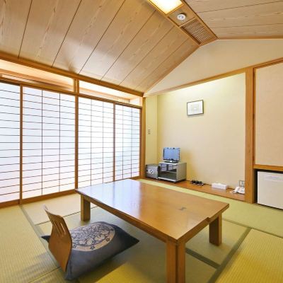 和室8畳（京間8畳）定員3名 高知黒潮ホテル～天然温泉のスーパー銭湯「龍馬の湯」併設～ クーポン