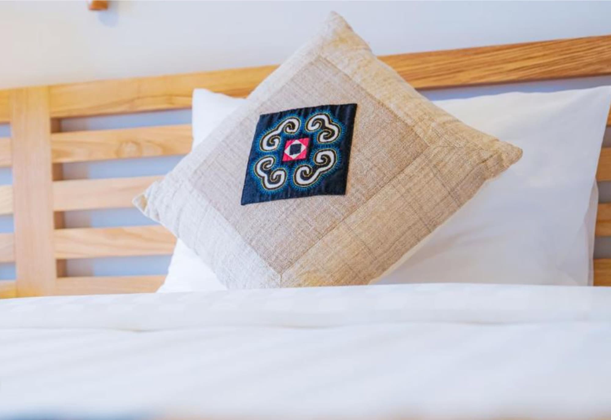 豪华三人房， 3 张单人床