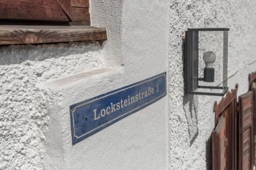 高级一卧室带阳台公寓