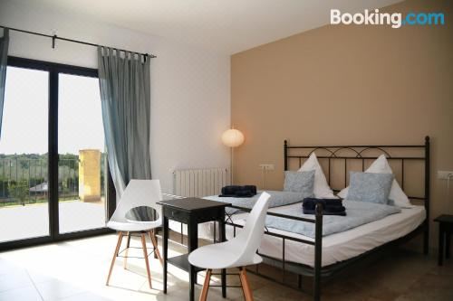 带阳台和海景的豪华双人房