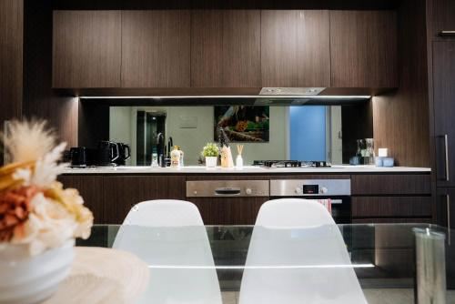 带阳台的两卧室公寓