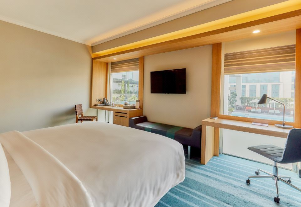 Aloft New Delhi AerocityExecutive King Room Non smoking