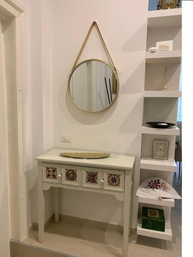 帶陽臺的小型套房