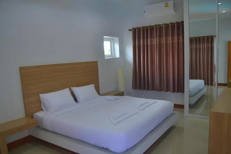 ห้องเตียงควีนไซส์พร้อมวิวสระน้ำ