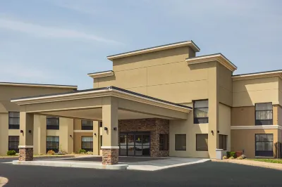 Clarion Inn & Suites Hotele w: 