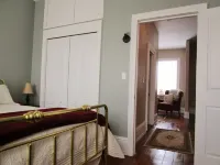 Sir Isaac Brock B&B Luxury Suites