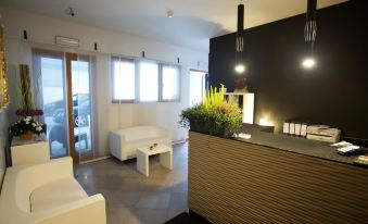 Lacroma Aparthotel - Housity