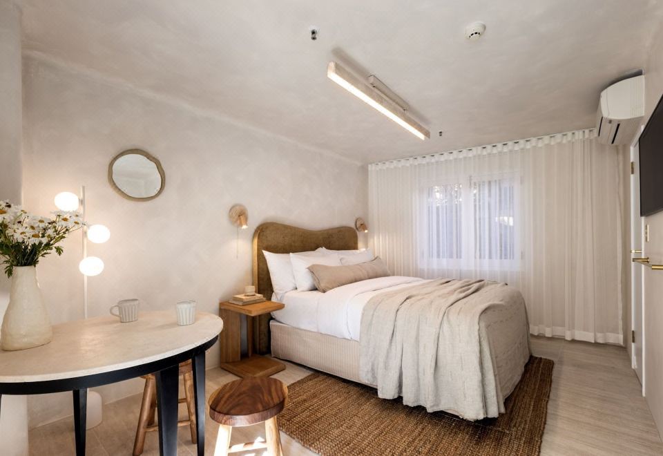 Medusa Hotel SydneyDeluxe Queen Room