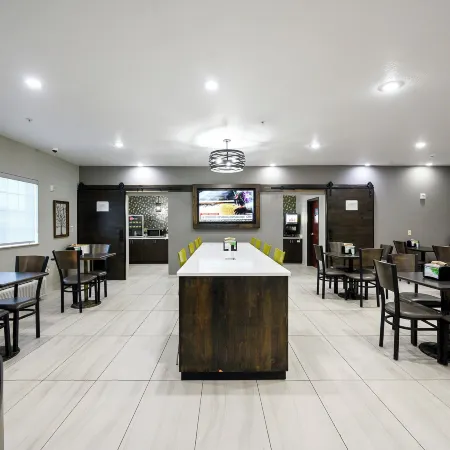 HiWay Inn Express of Broken Bow Отели в г. Брокен Боу