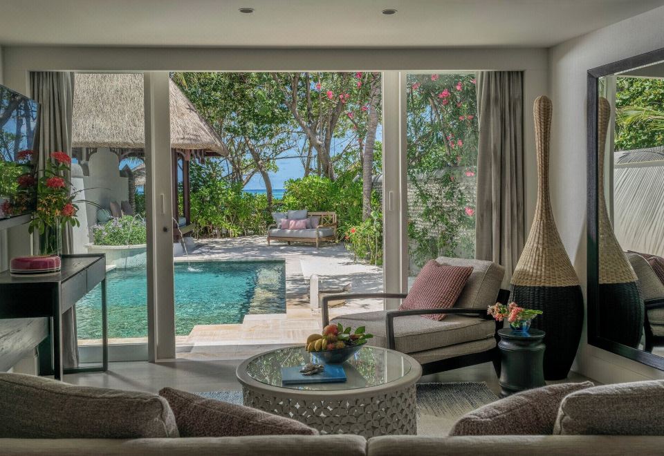 豪華特大床沙灘庭院泳池房