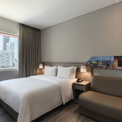 Queen Room With Sofabed-Non Smoking Hampton by Hilton Cartagena Promo Code