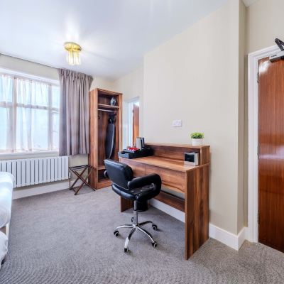 Family Studio Suite The Thames Hotel Promo Code