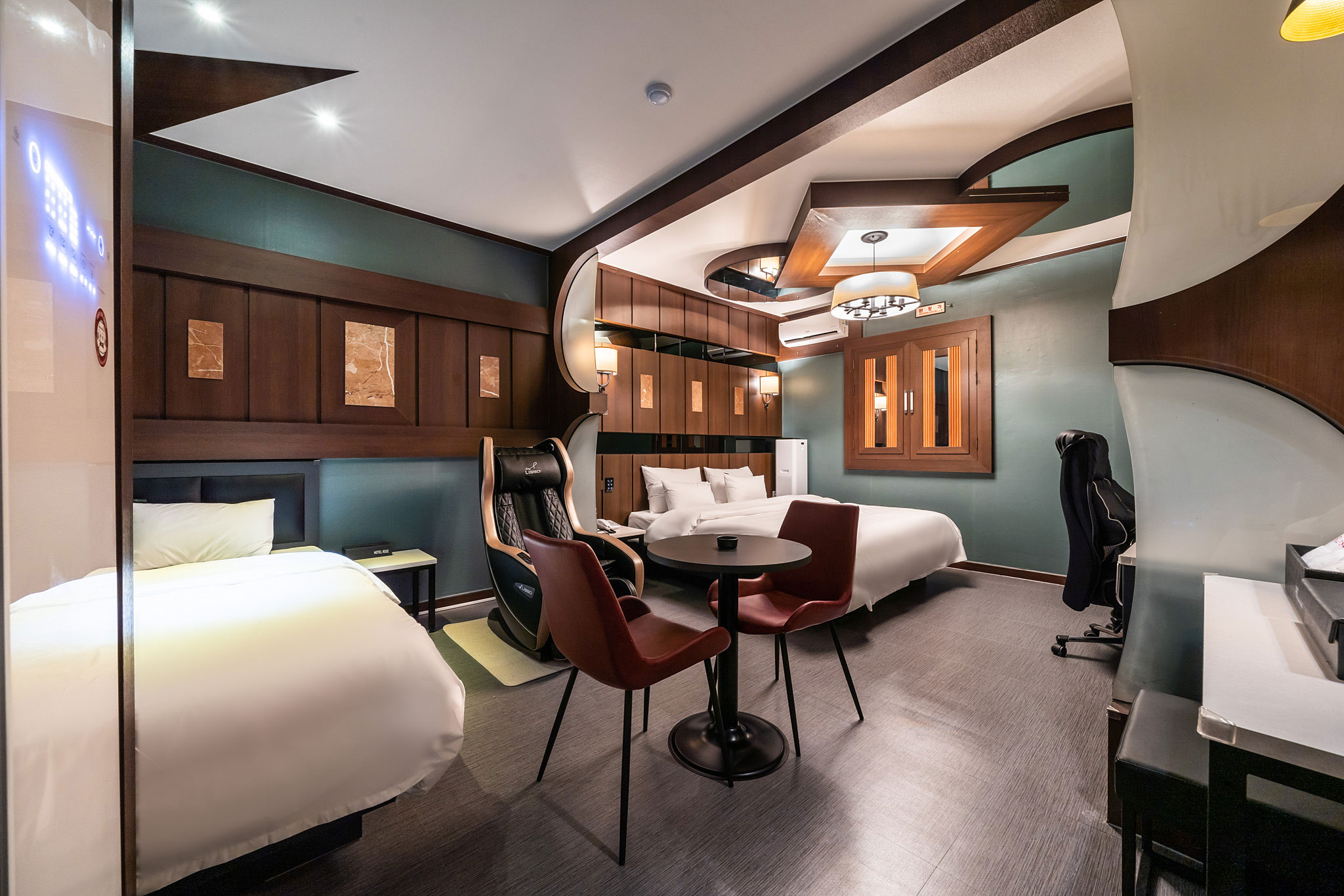 套房 （按摩椅， 高性能双人pc）