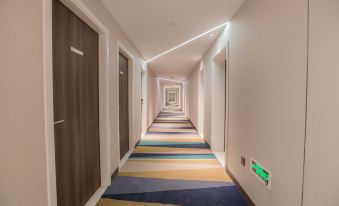 In this modern home, there is a long hallway with carpeted floors and doors leading to other rooms at Holiday Inn Express Xi'an Bell Tower