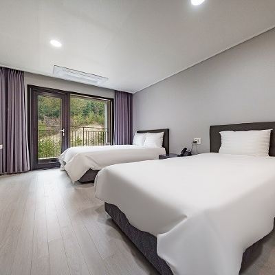 Deluxe Twin Room with Balcony