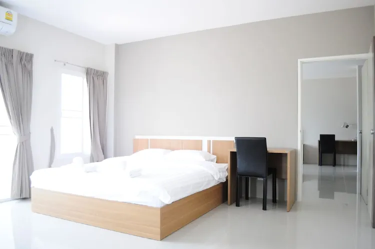 ห้องดีลักซ์ เตียงใหญ่ 1 เตียง