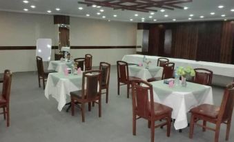 Bloom Star Hotel - Housity