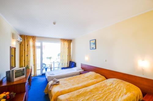 带阳台的三人房