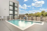 Best Western Plus Mobile Inn  Suites