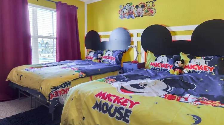 4Br Luxury Home, Themed Rooms -10 Minutes to Disney Room
