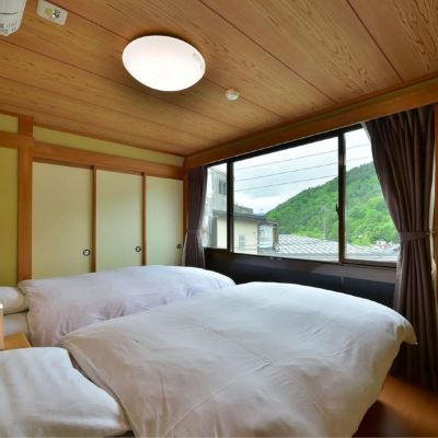和洋式房 【無煙】 （帶浴室和衛生間） 適合2至6位顧客 【和洋式房】 【無煙】 朝日屋日式旅館優惠
